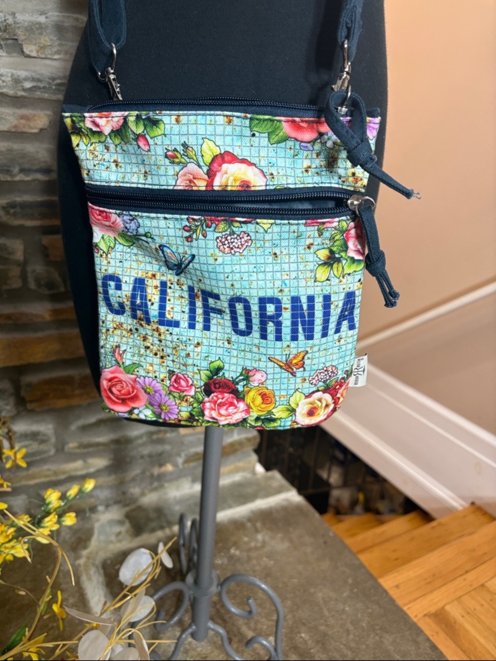 NWT Robin Ruth Blue Floral "CALIFORNIA" Crossbody Bag - Picture 2 of 9